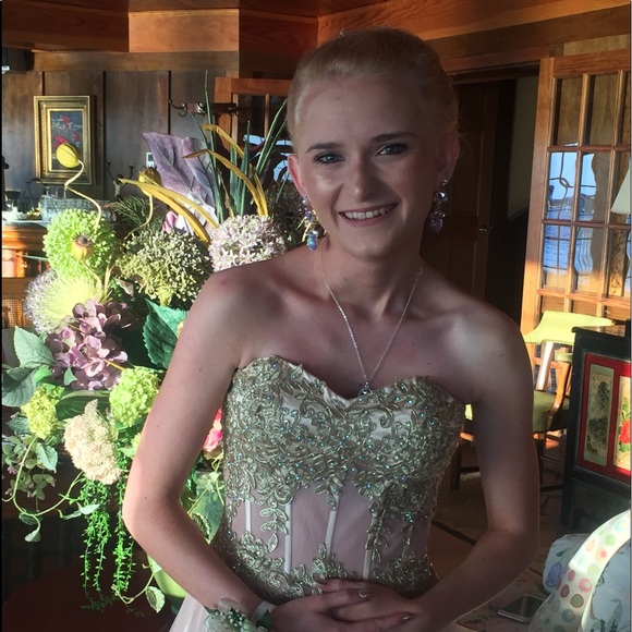 Meet your Posher, Tammy - Picture 2 of 2